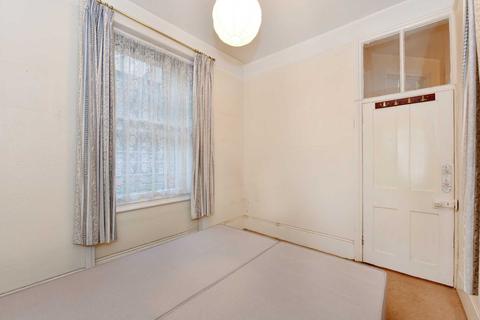 Flat 3, Ilchester Mansions Abingdon Road, London, W8 6AE