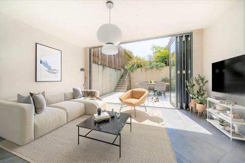 2b Inner Park Road, London, SW19 6DZ