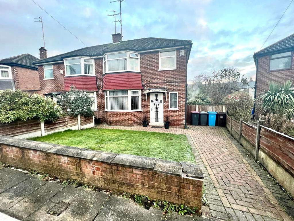 Malvern Drive, Swinton, M27 3 bed semidetached house for sale £250,000