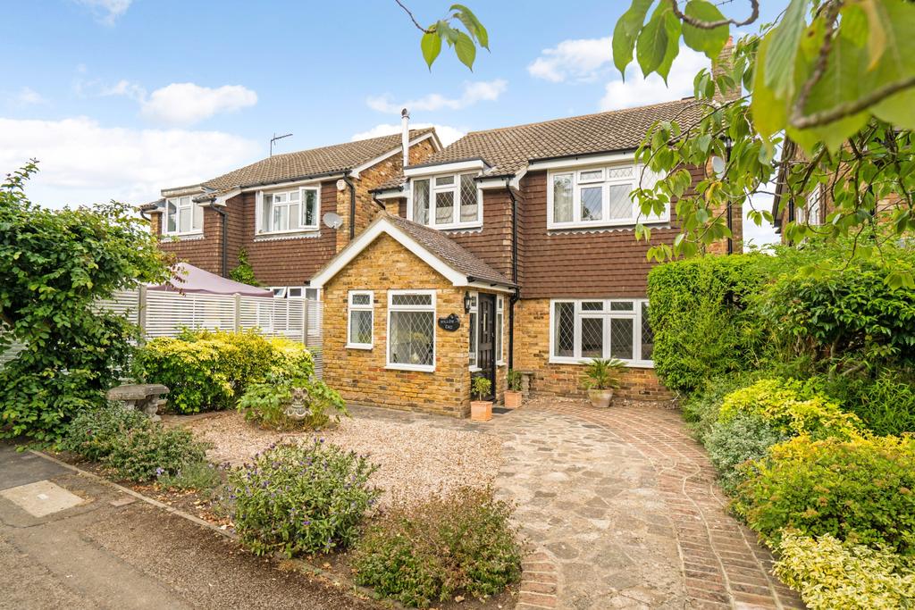 Long Lane, Rickmansworth, WD3 3 bed detached house - £710,000