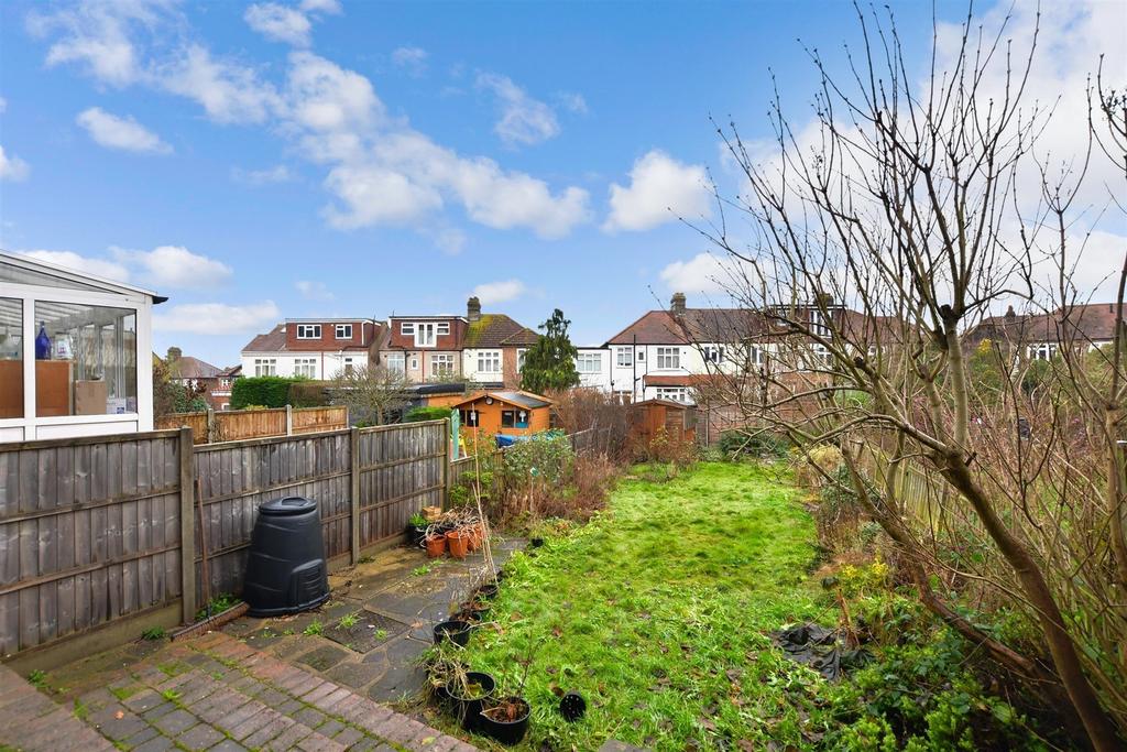 Forest Drive, Woodford Green, Essex 3 bed semi-detached house for sale ...