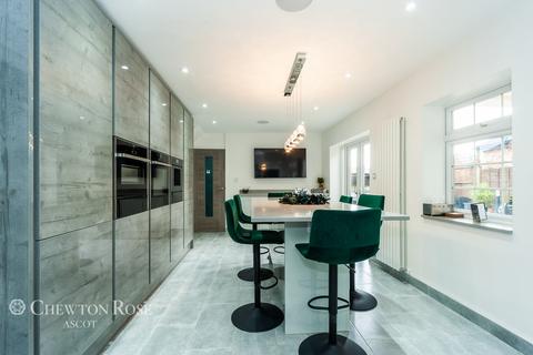 Kingsmead Forest Road, Winkfield Row, Bracknell, RG42 7NX