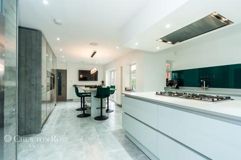 Kingsmead Forest Road, Winkfield Row, Bracknell, RG42 7NX
