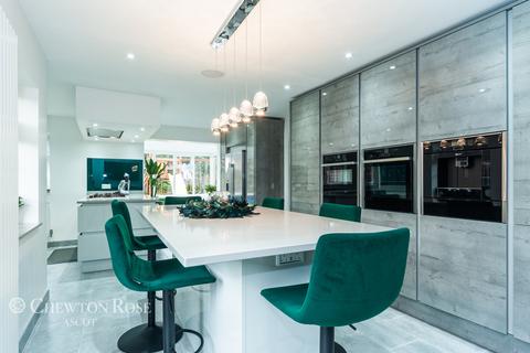 Kingsmead Forest Road, Winkfield Row, Bracknell, RG42 7NX