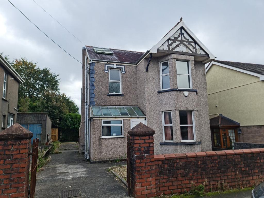 Frampton Road, Gorseinon, Swansea... 3 bed detached house £160,000