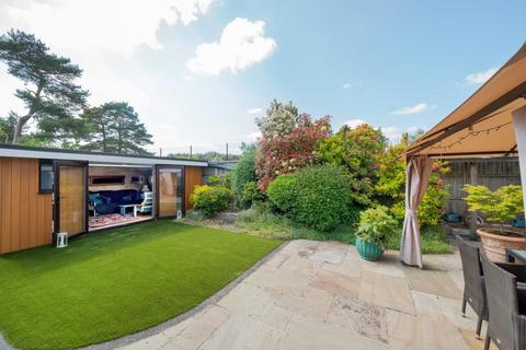 26a Mount Pleasant Close, Lightwater, GU18 5TP