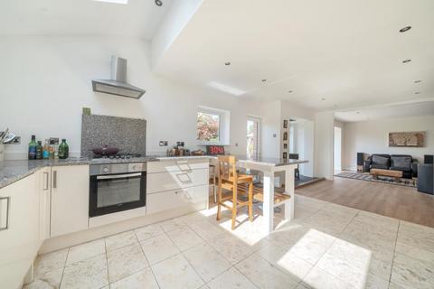 26a Mount Pleasant Close, Lightwater, GU18 5TP