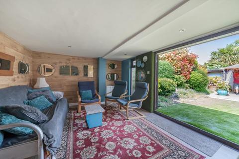 26a Mount Pleasant Close, Lightwater, GU18 5TP