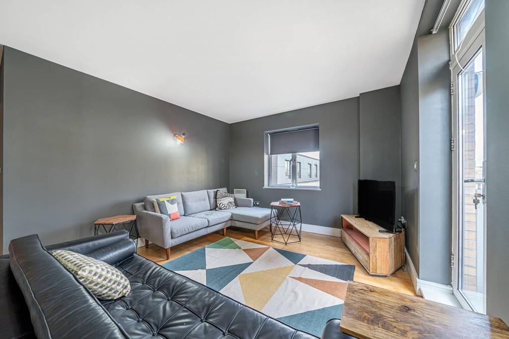 Peckham Grove, Peckham, London, SE15 2 bed flat £3,000 pcm (£692 pw)