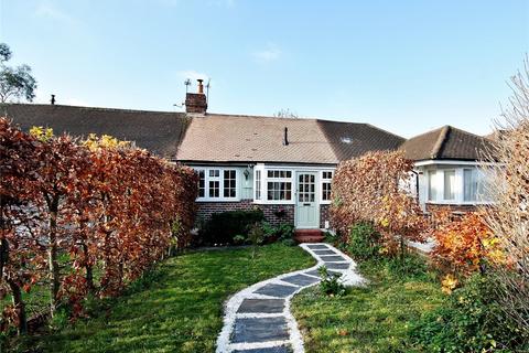 2 bedroom bungalow for sale - Fordwater Road, Chertsey, Surrey, KT16