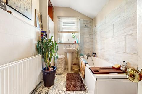 3 bedroom terraced house for sale - Byron Road, Harrow, Middlesex HA3