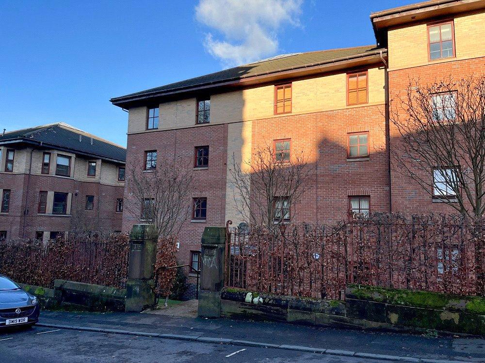 Oban Drive, Glasgow, G20 2 bed flat £950 pcm (£219 pw)