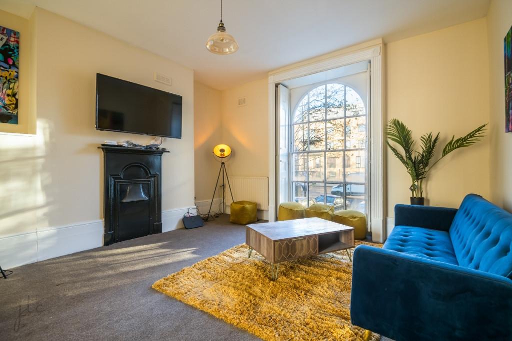 Queens Road, Peckham, London, SE15 5 bed terraced house £4,000 pcm (£