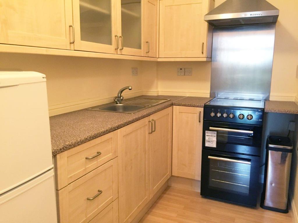 Firswood Oak Hill Road, Torquay 1 bed flat £695 pcm (£160 pw)