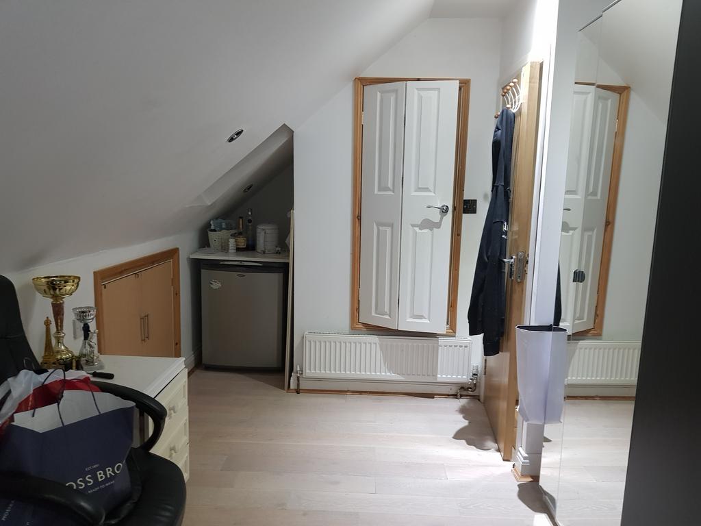Ruislip Road, Greenford UB6 1 bed flat to rent £965 pcm (£223 pw)