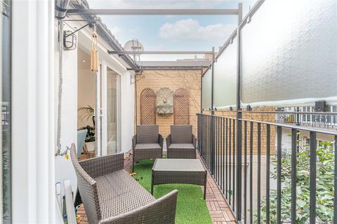 2 bedroom mews to rent, Romney Mews, Marylebone, W1U