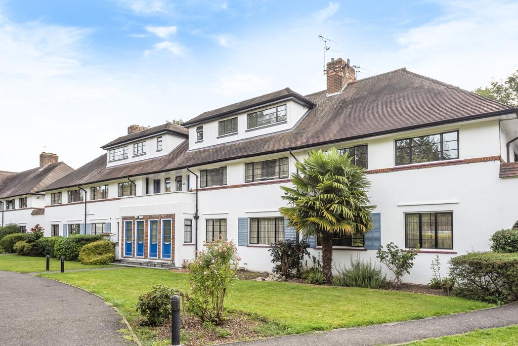 Popes Avenue, Twickenham, TW2 3 bed apartment £1,895 pcm (£437 pw)