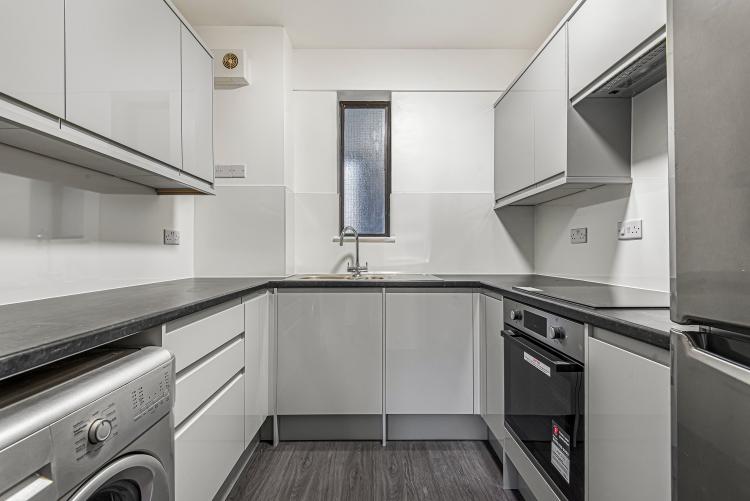 Fife Road, Kingston Upon Thames, KT1 2 bed flat £1,550 pcm (£358 pw)