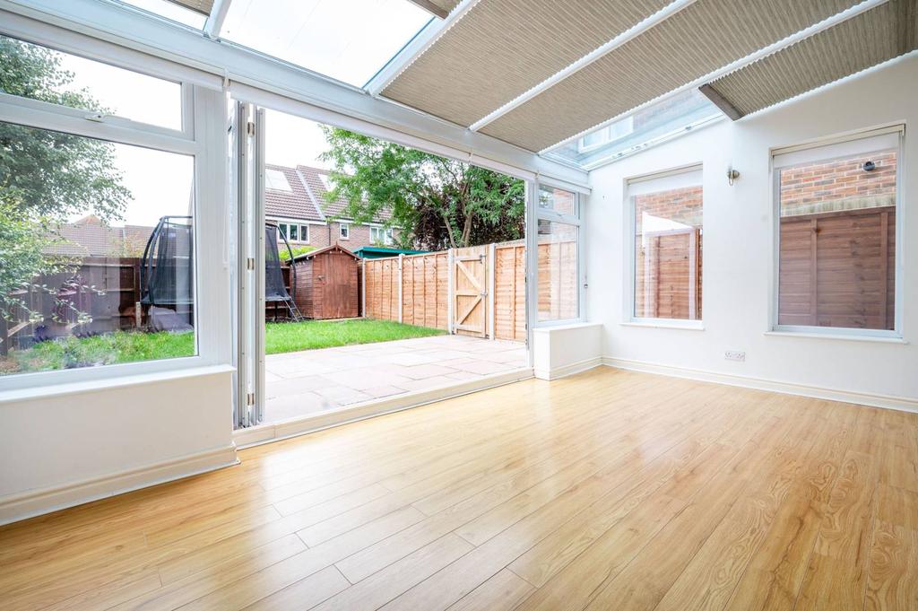 Knox Road, Queen Elizabeth Park, Guildford, GU2 2 bed end of terrace