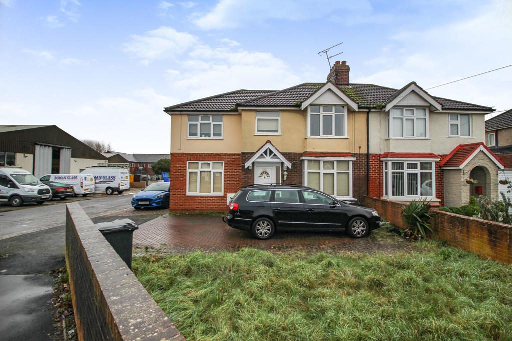 Stratton Road, Swindon 2 bed flat £850 pcm (£196 pw)