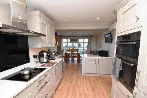 5 bedroom detached house for sale - Meadow Court, Scruton, Northallerton