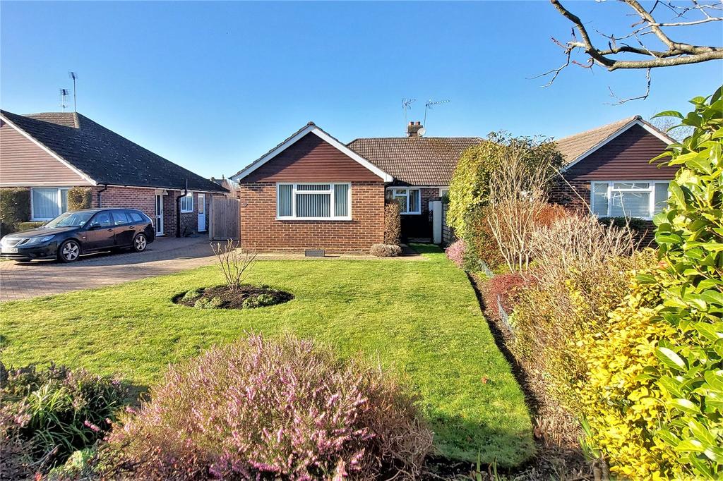 Farm View, Cobham, Surrey, KT11 2 bed bungalow £650,000