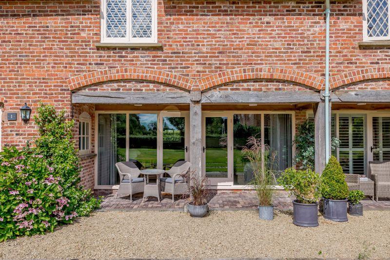 Sitting/Entertaining Area