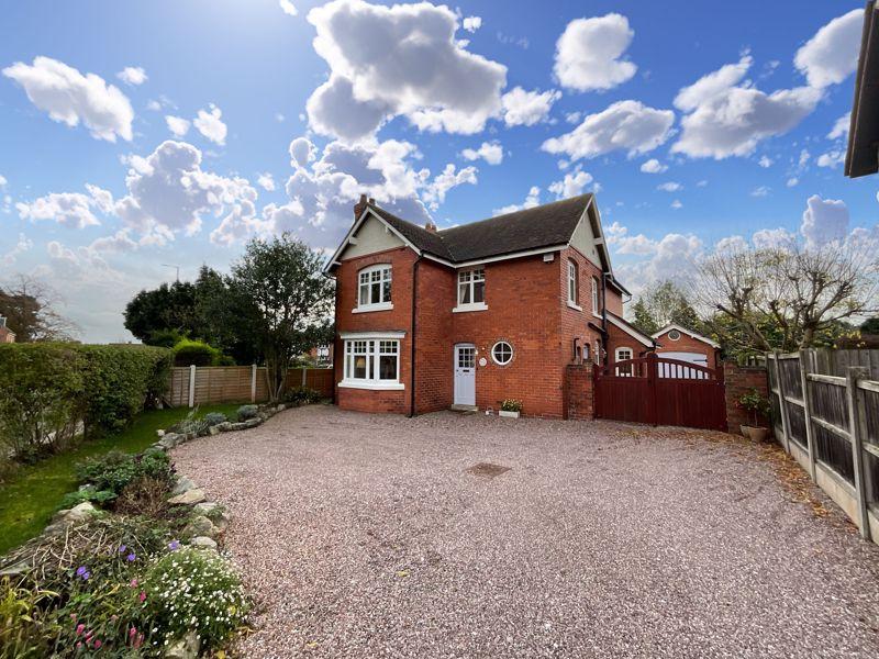 Lichfield Road, Stone 3 bed detached house for sale £550,000