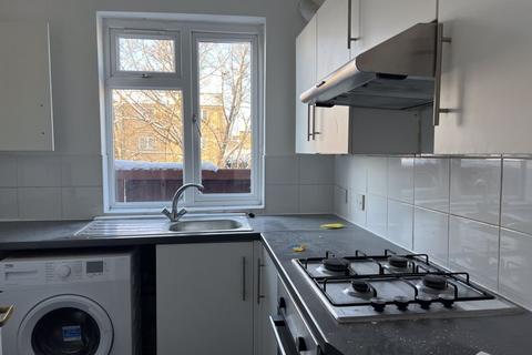 3 bedroom apartment to rent, Fore Street, Edmonton N9