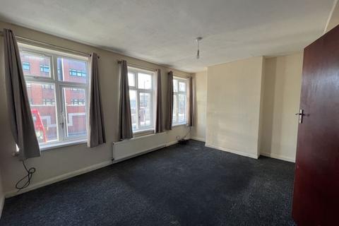 3 bedroom apartment to rent, Fore Street, Edmonton N9