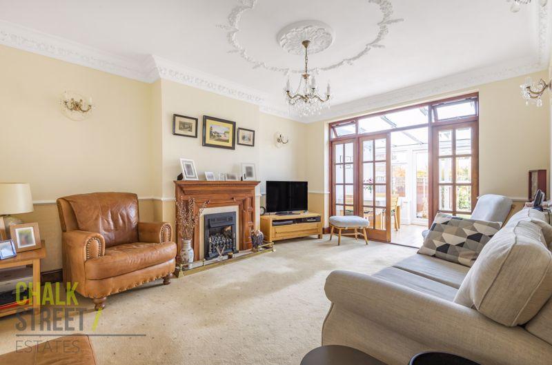 Randall Drive, Hornchurch, RM12 3 bed semidetached bungalow £600,000