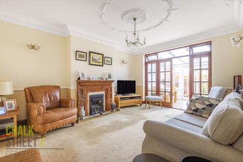 54 Randall Drive, Hornchurch, RM12 6TA