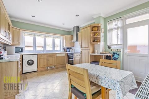 54 Randall Drive, Hornchurch, RM12 6TA