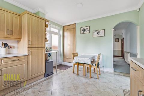 54 Randall Drive, Hornchurch, RM12 6TA