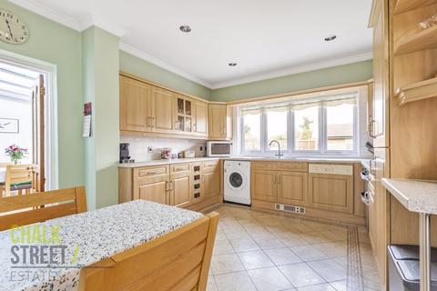 54 Randall Drive, Hornchurch, RM12 6TA