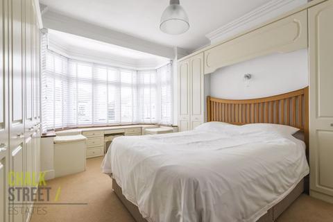 54 Randall Drive, Hornchurch, RM12 6TA