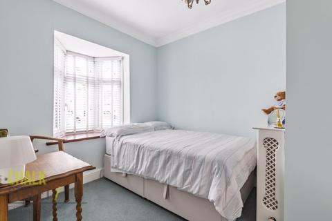54 Randall Drive, Hornchurch, RM12 6TA