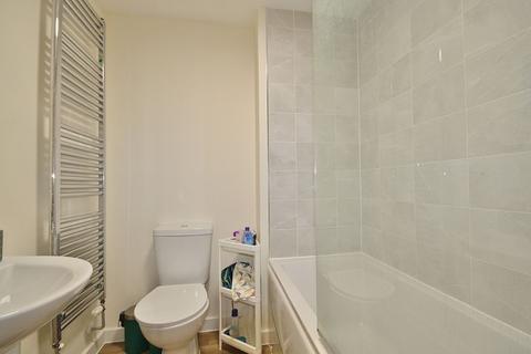 6 Kestrel Crescent, Witney, OX28 6NX