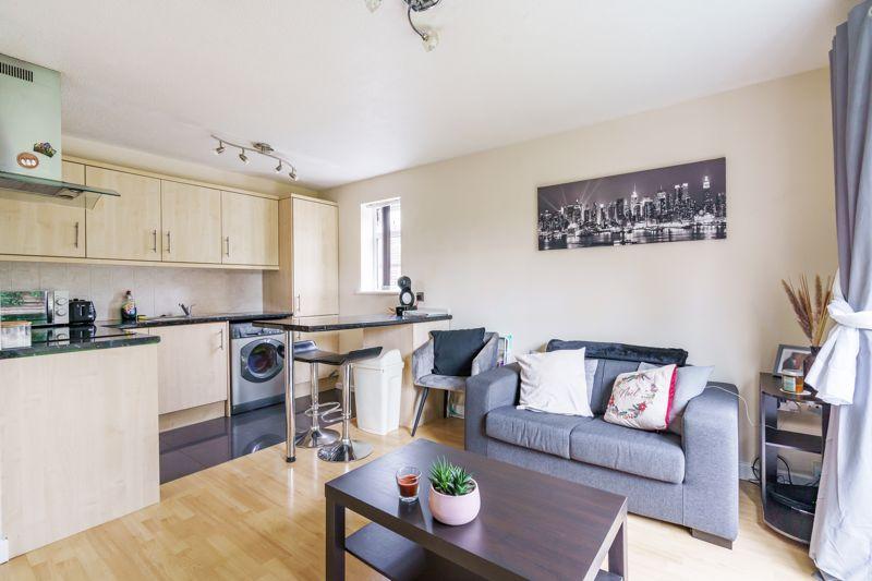 Kestrel Way, Bicester 1 bed apartment £160,000