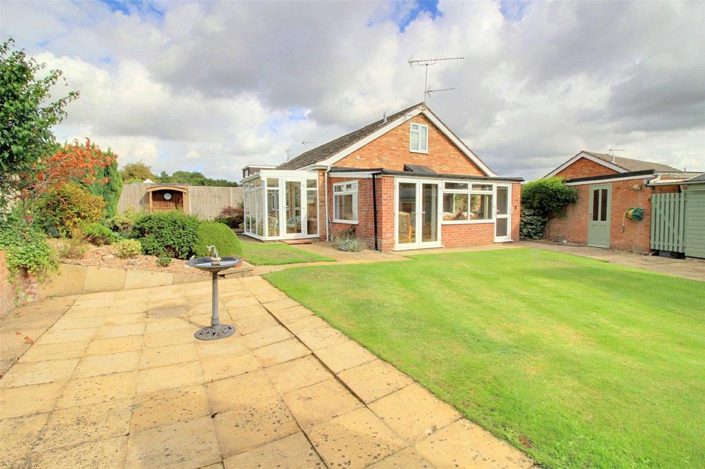 Richmond Rise Reepham 2 bed semi-detached bungalow - £280,000