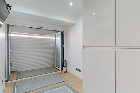 12 Ullswater Close, Bromley, BR1 4JF