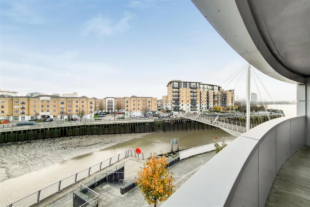 Admirals Tower, Greenwich, SE10 2 bed flat for sale £625,000