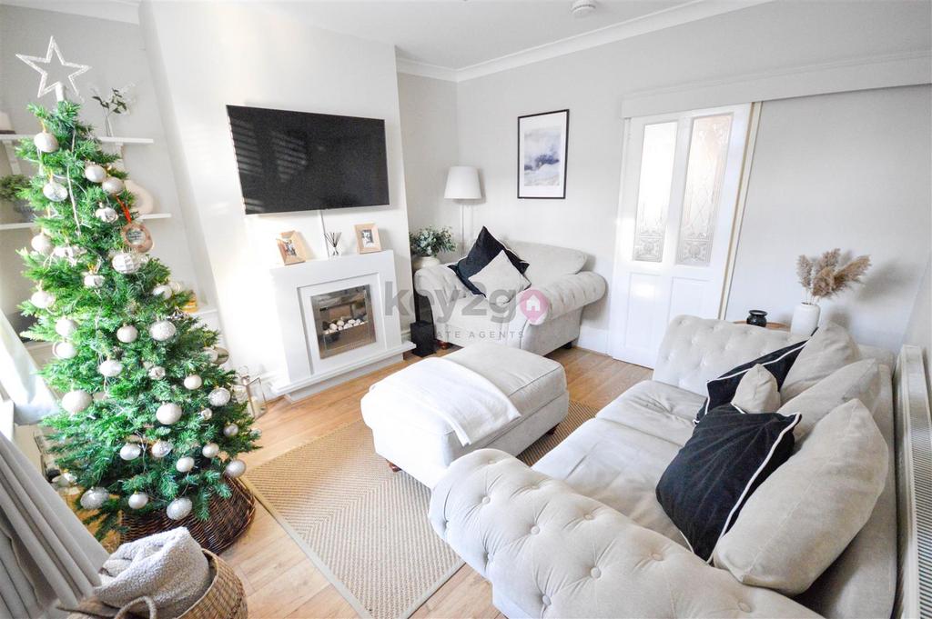 Mill Road, Ecclesfield, Sheffield, S35 2 bed terraced house £150,000