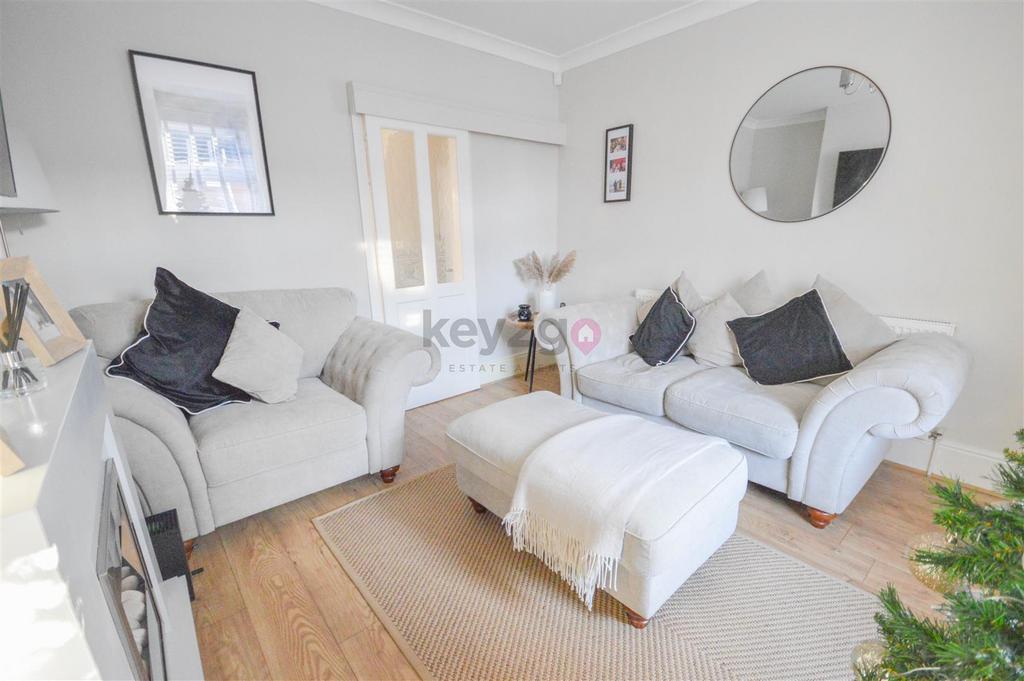 Mill Road, Ecclesfield, Sheffield, S35 2 bed terraced house £150,000
