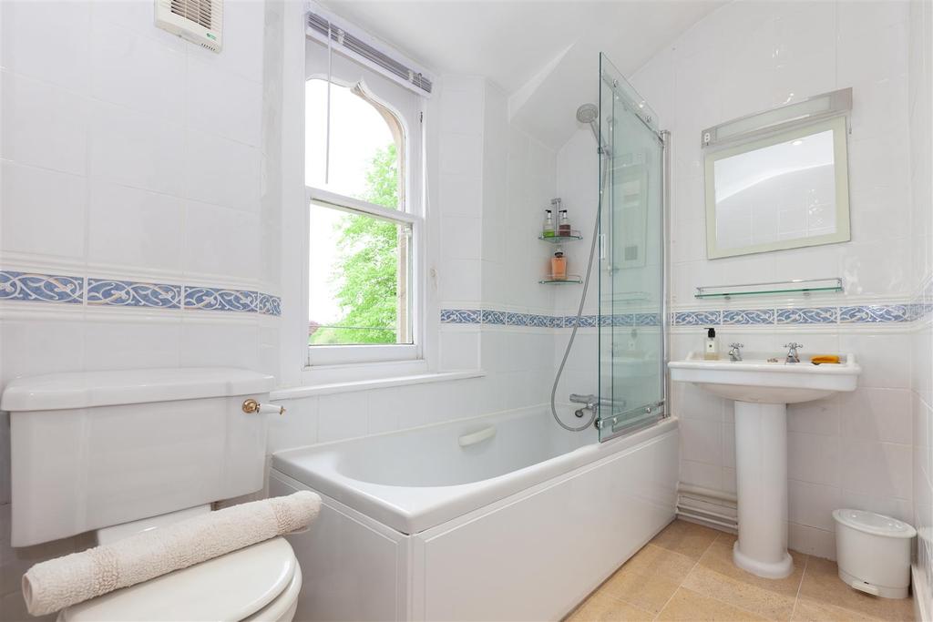 Bathroom 1.jpg