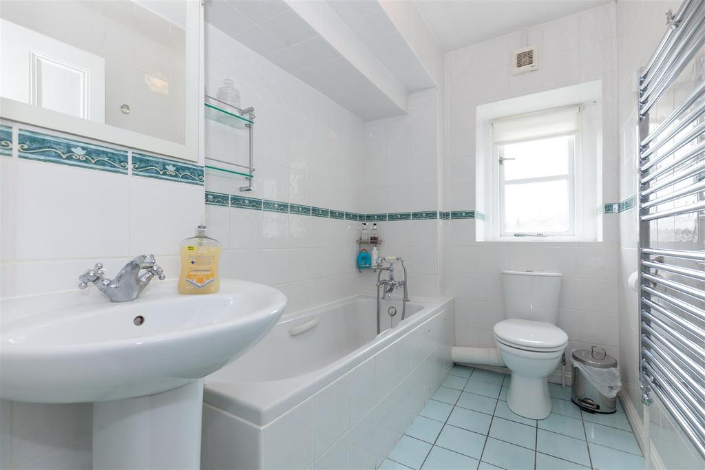Bathroom 2.jpg
