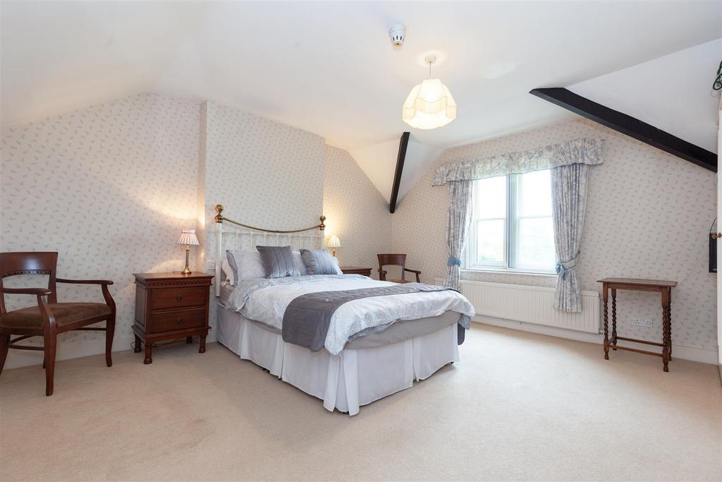 Bedroom 1.jpg