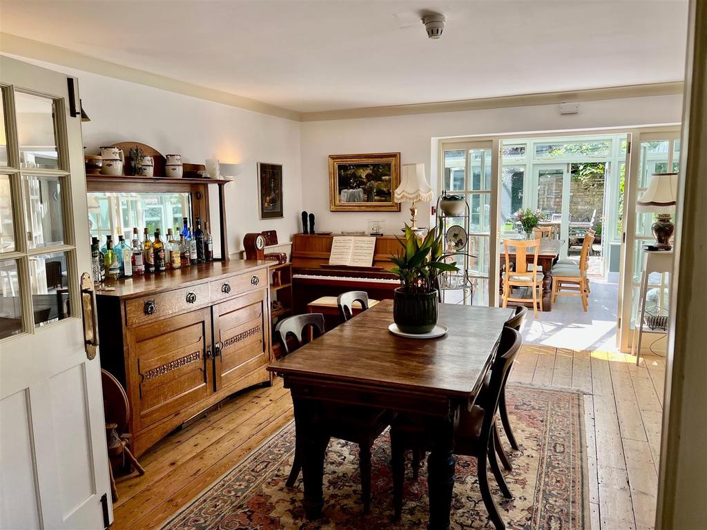 Dining Room.jpg