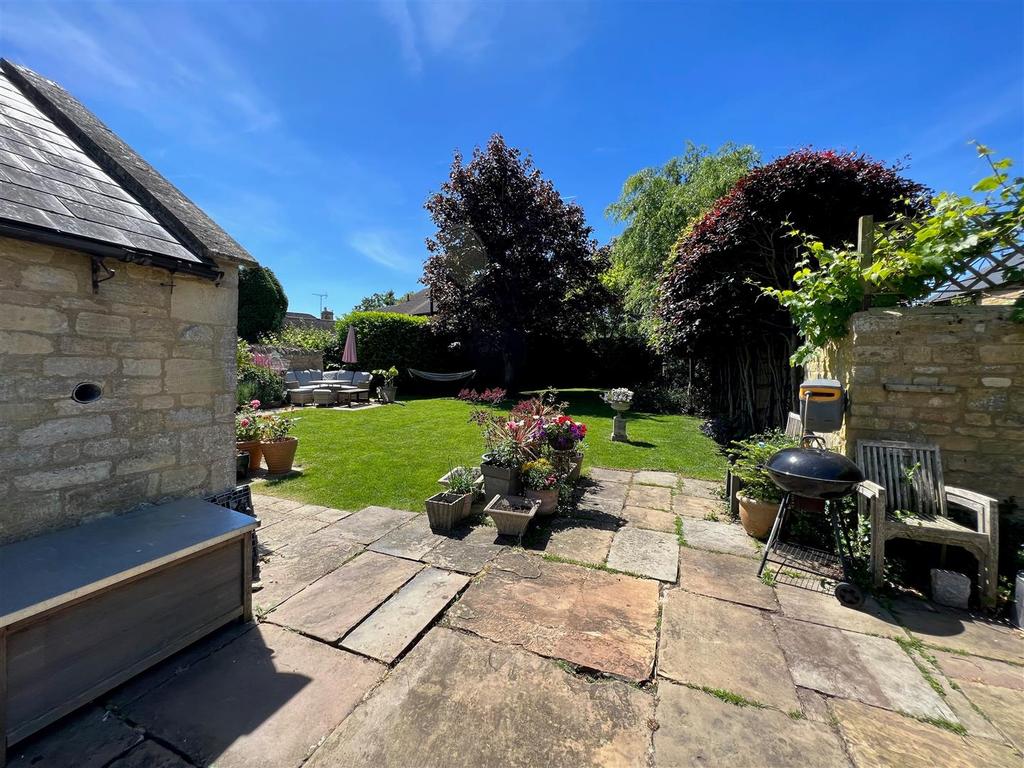 Rear garden 1.jpg