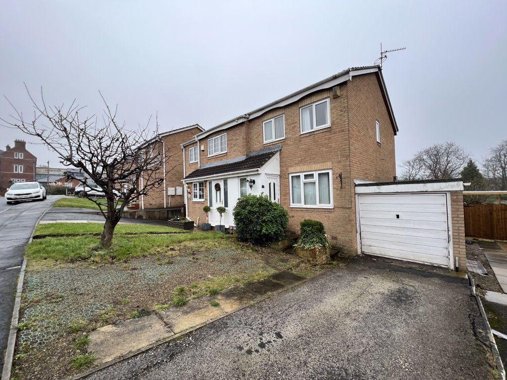 Vicarage Gardens, North Featherstone... 3 bed semidetached house £